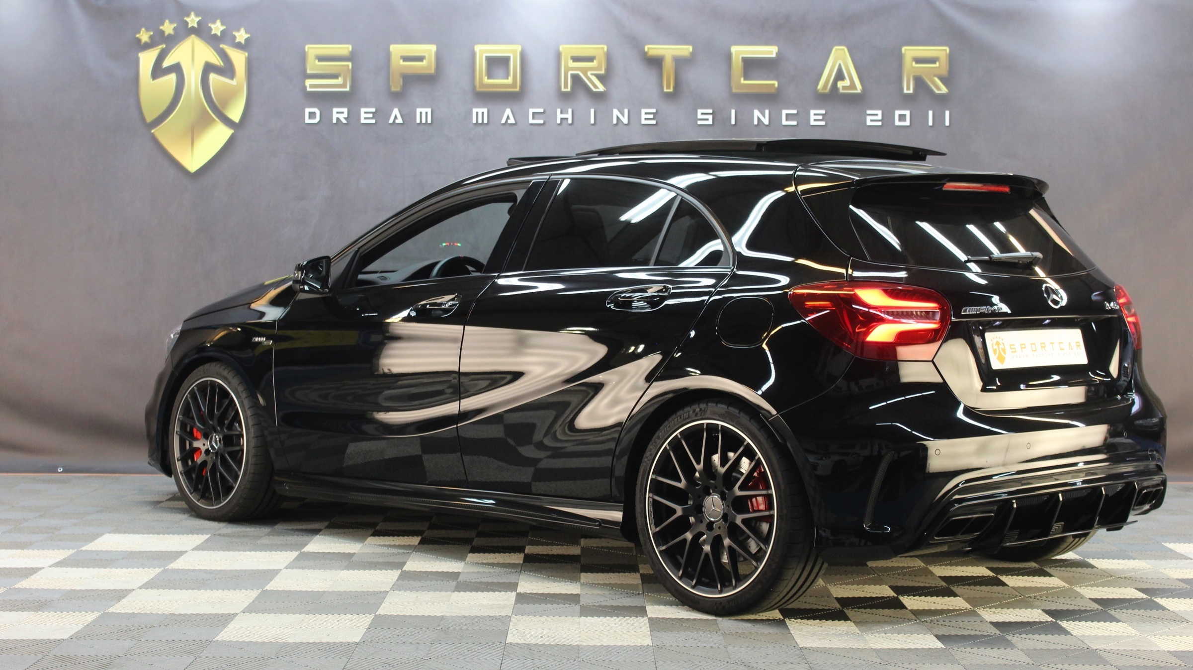 Voiture d'occasion Mercedes Classe A 45 AMG 381CH Pack Dynamic